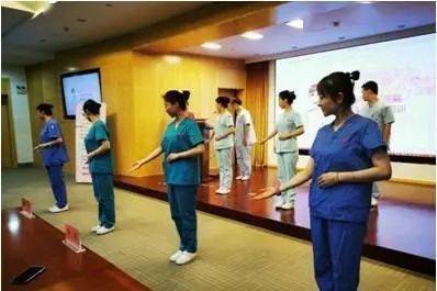 展禮儀風采，樹巾幗形象 市人民醫院開展窗口服務禮儀培訓